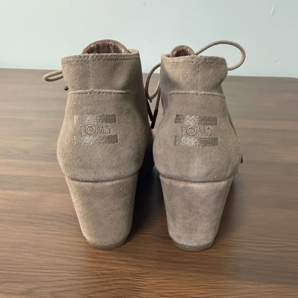 Toms Suede Women's‎ Taupe Wedge Booties Sz 9